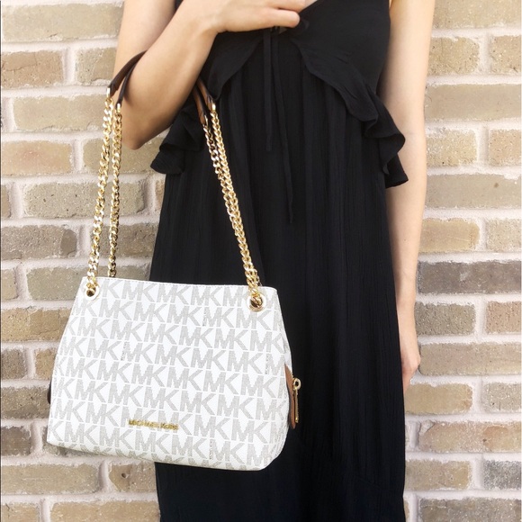 SALE👜💕- Michael Kors Small Chain Tote - Picture 5 of 6